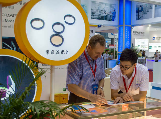 國外客戶了解納宏光電產(chǎn)品